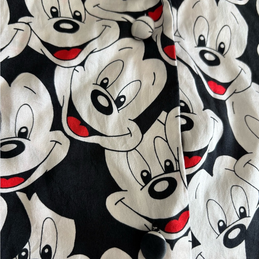 100% silk,machine wash, Disney oversized size M 23”ptp. Covered buttons. - Picture 6 of 7